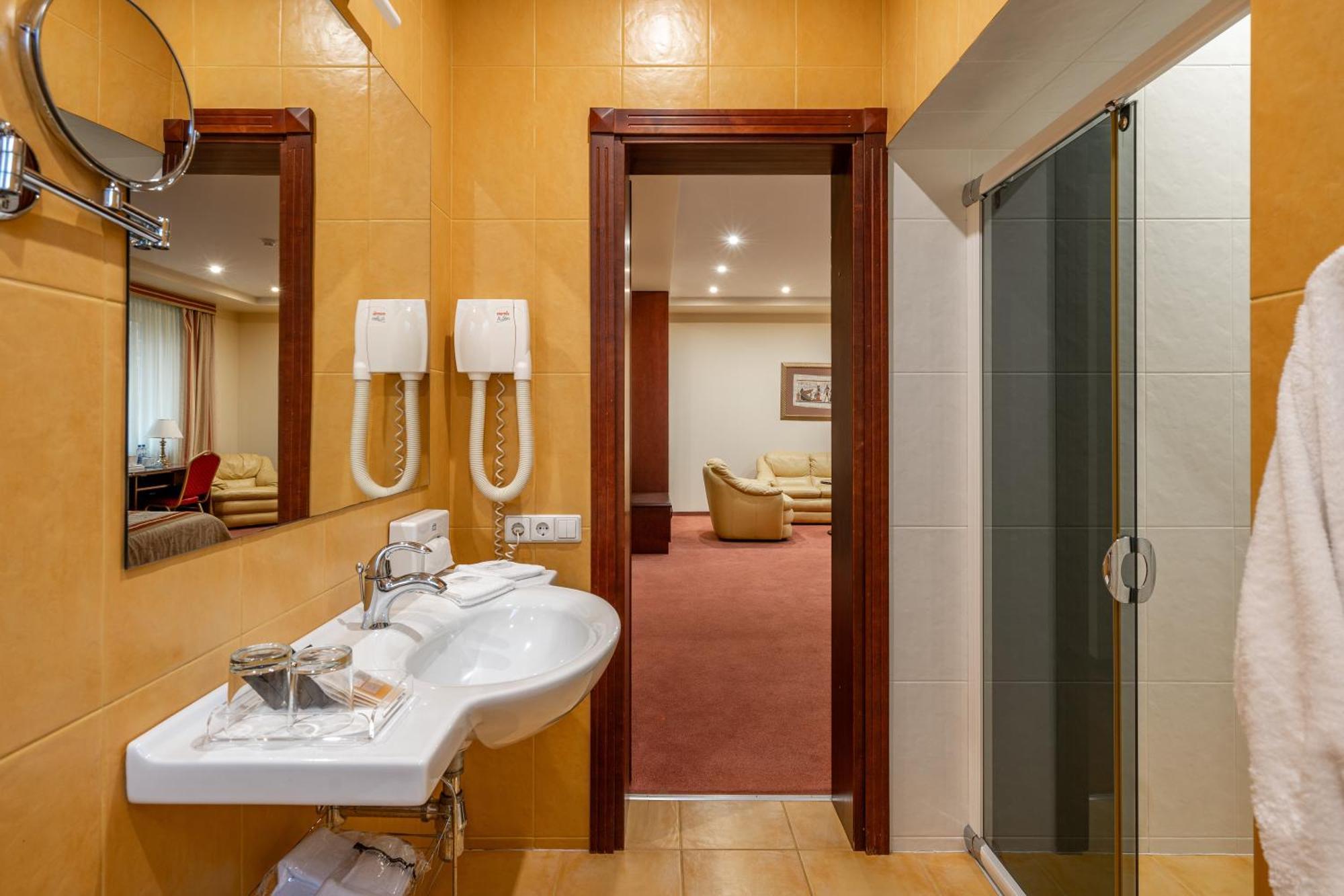 Hotel Sfinksas Каунас Екстер'єр фото